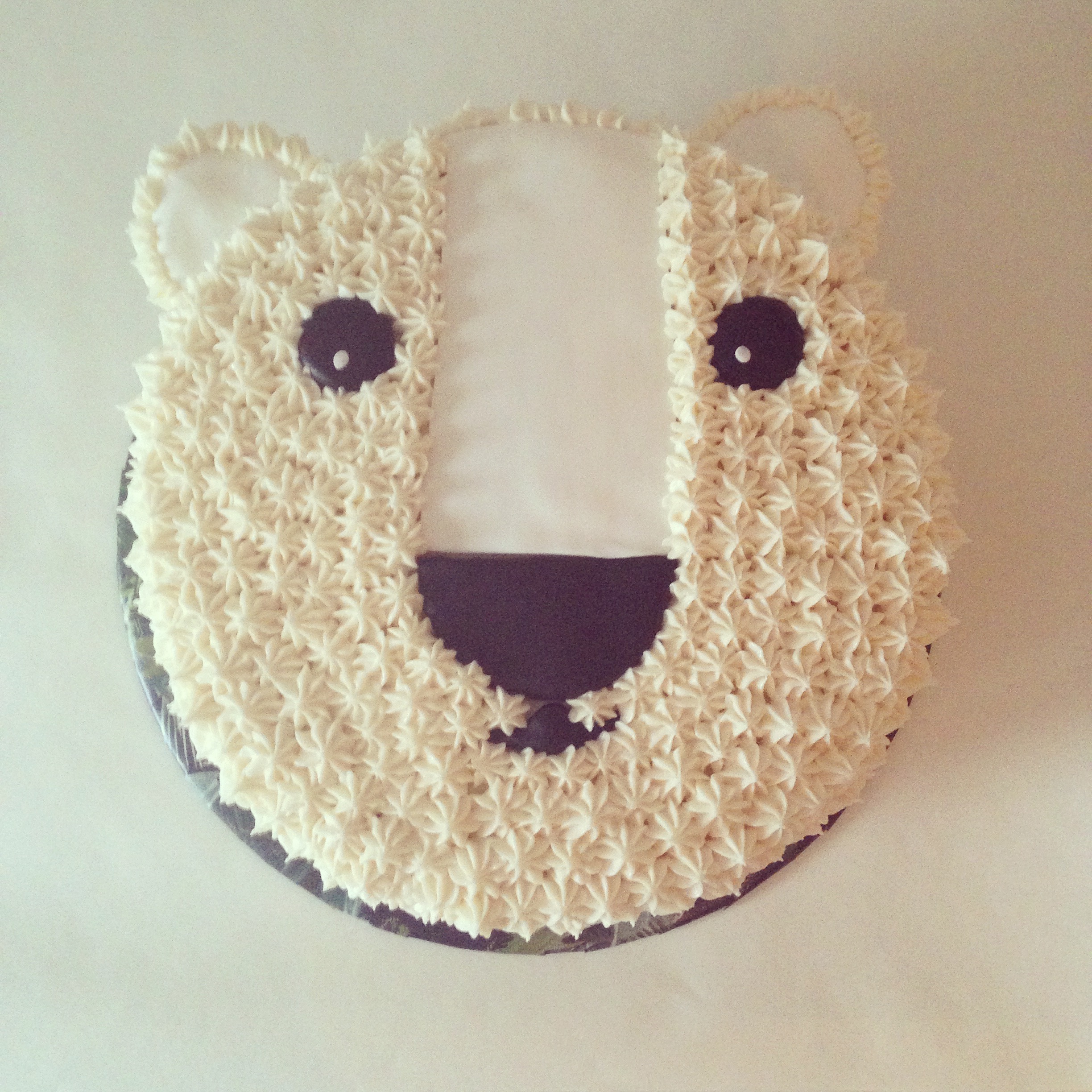 hibernators cakes - polar bear cake